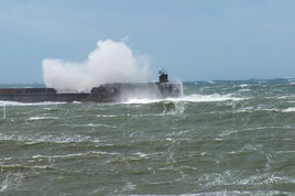 Tempête sur la digue