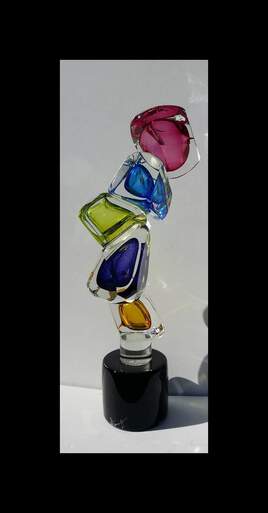 sculpture en cubes color&eacute;s