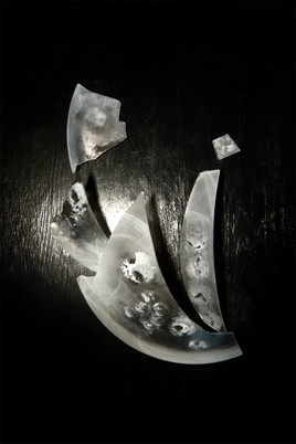 Vanité sur lampe brisée