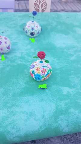 Pot et  fleur motif sculpter et peinte a la main