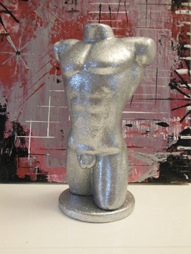 Buste Homme nu gris paillet&eacute; gay int.