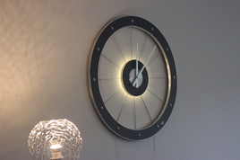 Horloge bois avec câbles et leds