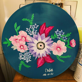 Fleurs sur vinyle, fond vert canard