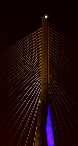 Pont de Normandie, pilier est, de nuit