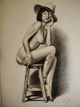 Nu au chapeau sur tabouret - fusain