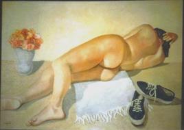 nudo con scarpe da ginnastica