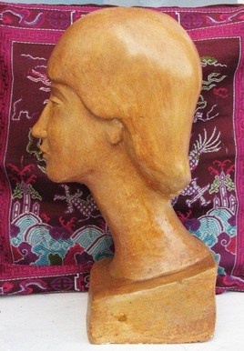 buste de jeune femme (profil)