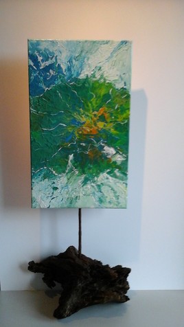 Abstrait sur socle en bois