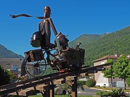 Sculpture de 6m de haut sur le rond_point de Pierrefite-Nestalas dans les Hautes Pyrénées(65)