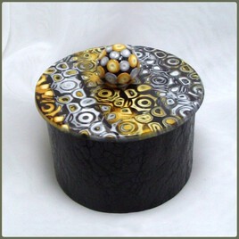 Boite décorative jaune et noire en argile polymère