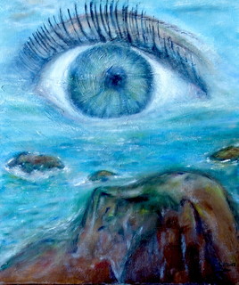 Un oeil baignant dans l'océan.
