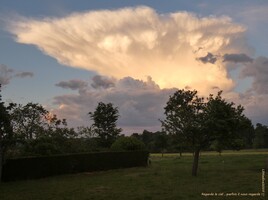 un nuage nous regarde ! :)